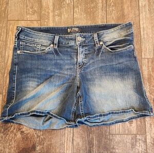 Women's Size 18 Silver Jeans Co Suki Shorts